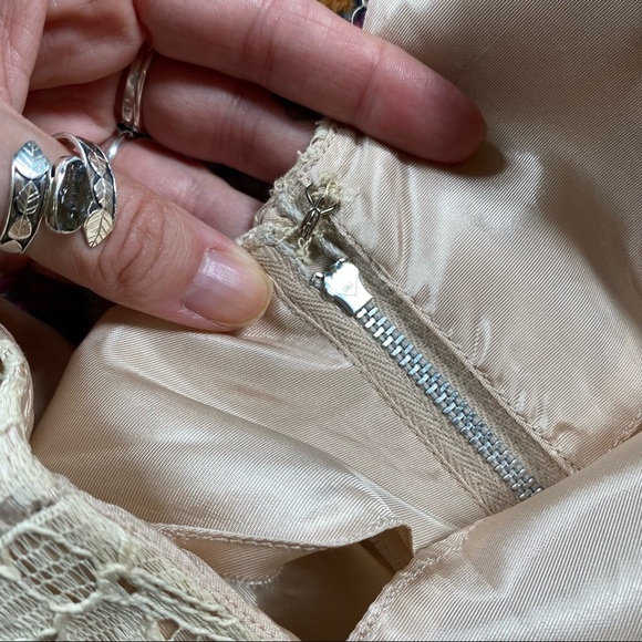 Vintage 1950s Jr. Theme Cream Lace with Floral Pattern Dress - Picture 6 of 13